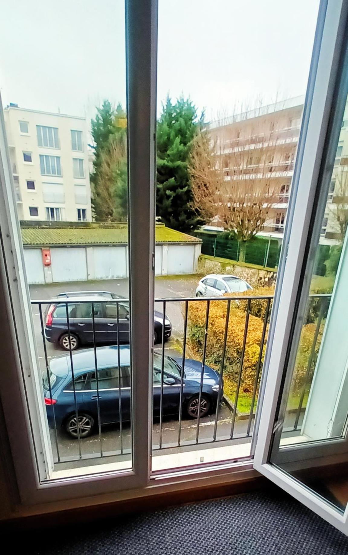 A Versailles, 2 A 4 Pers, Avec Parking